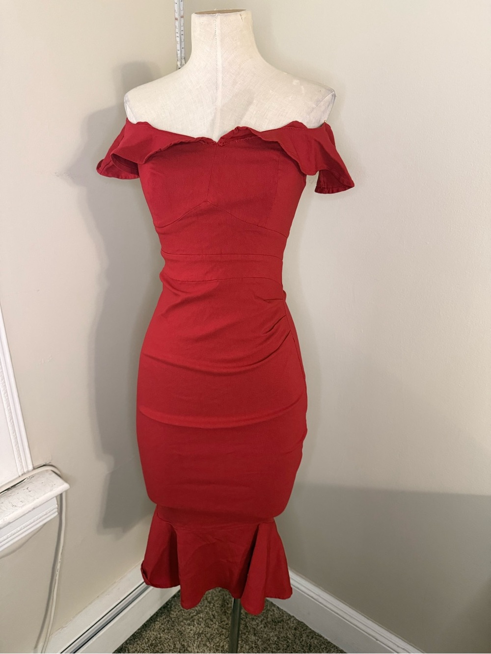Book of Life Red Off Shoulder Mermaid Midi Dress Size M